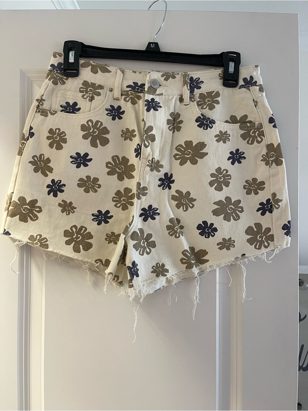 High-Rise Floral Print Frayed Hem Shorts - Cream